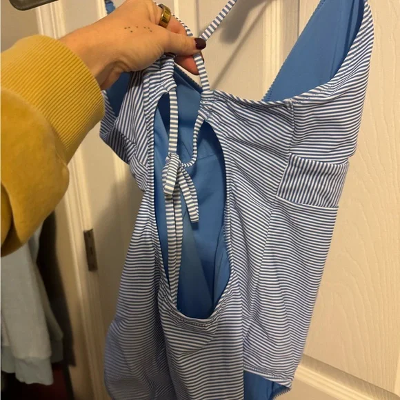 NWT Vineyard Vines Light Blue One-Piece Swimsuit in Cornflower - Picture 4 of 6